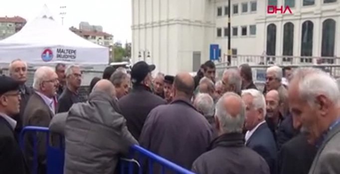 Maltepe İlçe Seçim Kurulu önünde bekleyiş