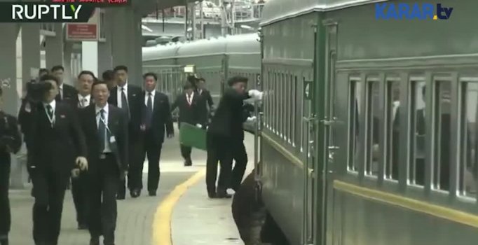 Korumaları Kim'in treninin tozunu aldı