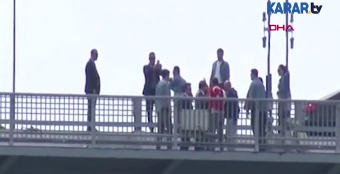 Köprüde intihar etmek isteyen kişiyi Ahmet Davutoğlu ikna etti