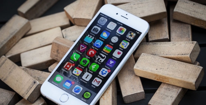 iOS 9 akıllı Siri ile geliyor