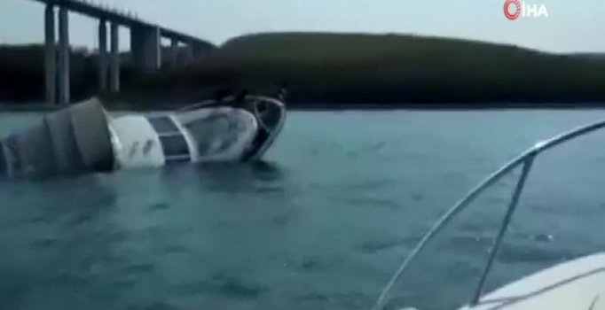 Batık gemiye takılan tekne battı
