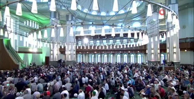 Erdoğan, şehitler için Kur’an-ı Kerim okudu