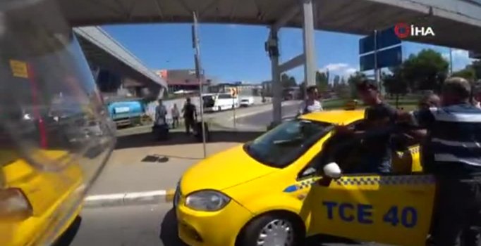 Taksicilerin 'sıra' kavgası kamerada