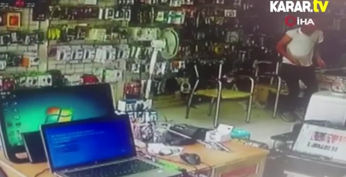 Denizli'de deprem anı güvenlik kamerasında