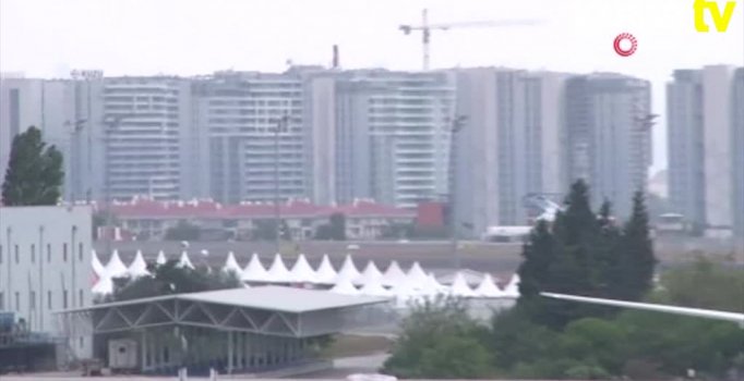 Rus yapımı uçak SU-35'ten gösteri uçuşu