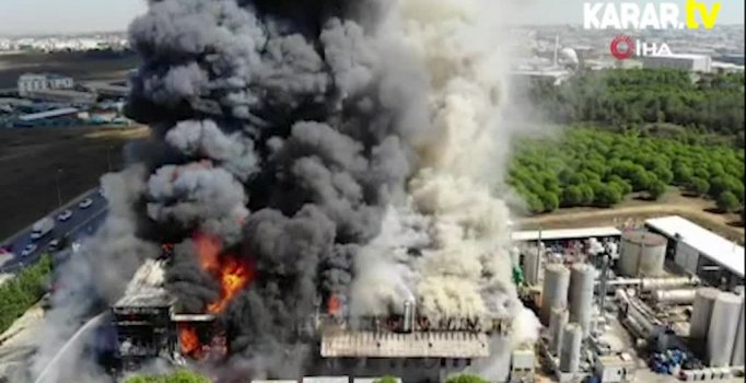 Tuzla'da fabrika yangını devam ediyor