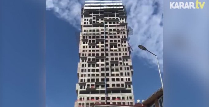 İstanbul'da deprem anında yüksek bir binanın sallanma görüntüleri korku yarattı