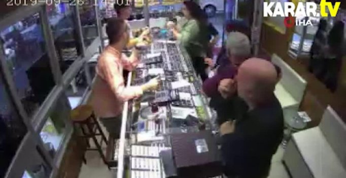 İstanbul'daki depremde kuyumcudaki panik anı kameralara böyle yansıdı