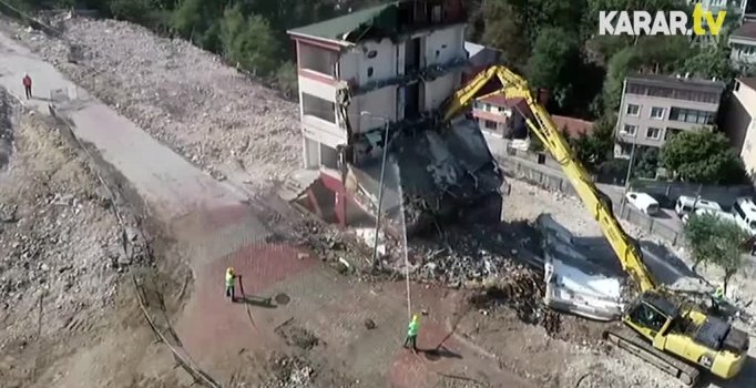 Kağıthane'deki riskli binalar yıkıldı