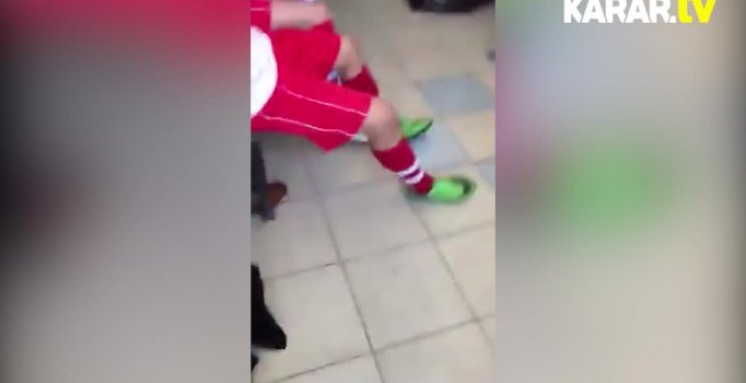 Soyunma odasında dayak rezaleti