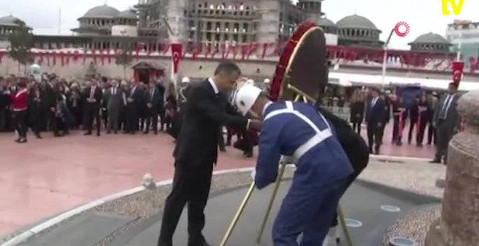 29 Ekim kutlamaları çelenk sunma töreni ile başladı