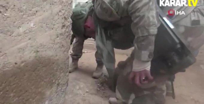 Komandolar teröristlere ait tüneli imha etti