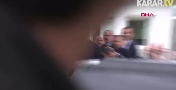 Erdoğan yanına gelen vatandaşın mektubunu aldı