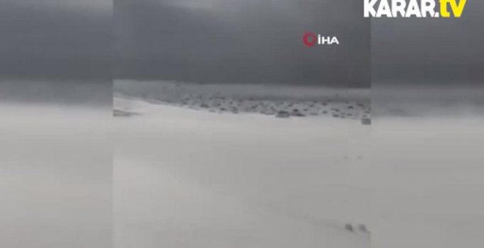 Suudi Arabistan'a kar yağdı