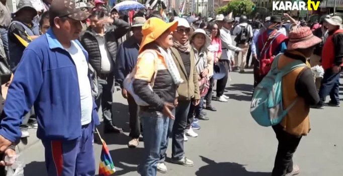 Bolivya'da cenazelerle yürüyüşe sert müdahale