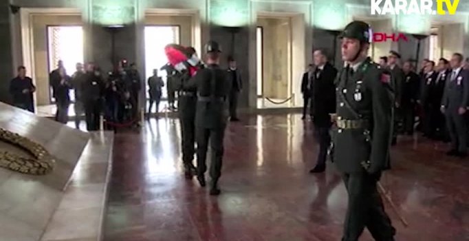 Bakan Selçuk Anıtkabir'i ziyaret etti