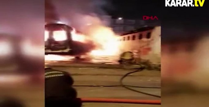 Güngören'de park halindeki servis minibüsü alev alev yandı