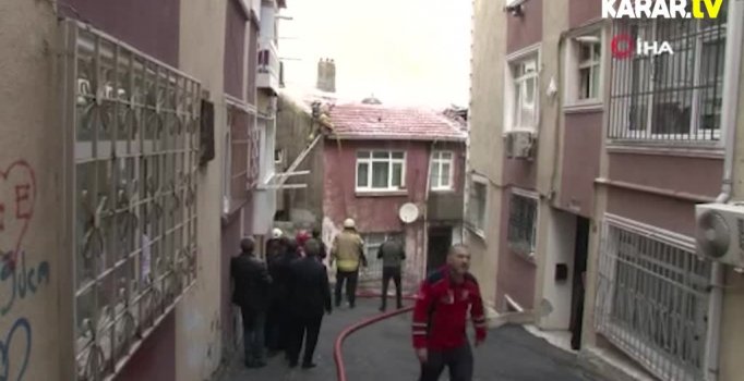Fatih'te itfaiye eri çatıdan düştü