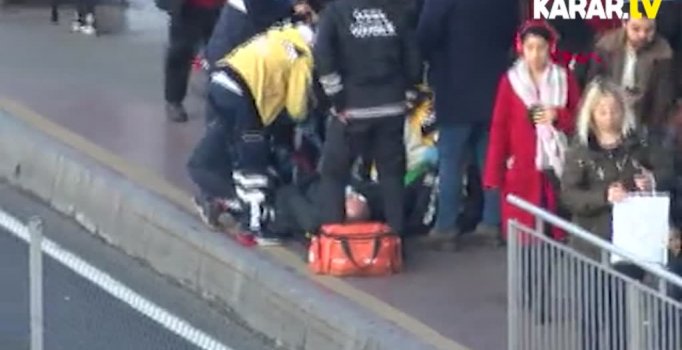 Durakta bayılıp düşen kişiye metrobüs çarptı