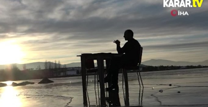 Çıldır Gölü üzerinde çay keyfi