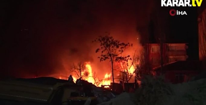 Hurdalık alandaki yangın 2 gecekonduyu kül etti