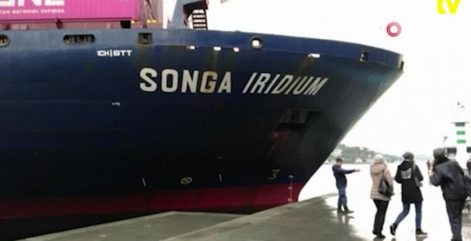 Rumeli Hisarı'nda yük gemisi kıyıya çarptı