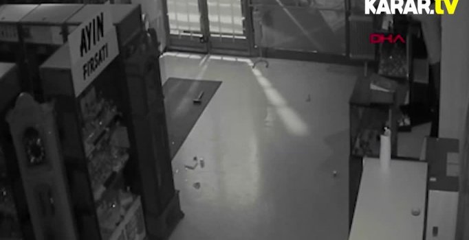 Küçükçekmece'de silah zoruyla girdiler