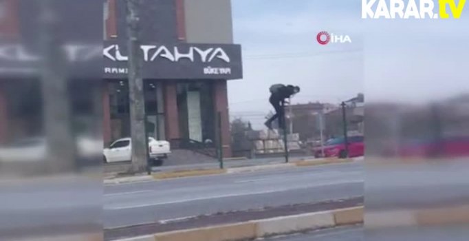 Karşıdan karşıya geçmek için canını hiçe saydı