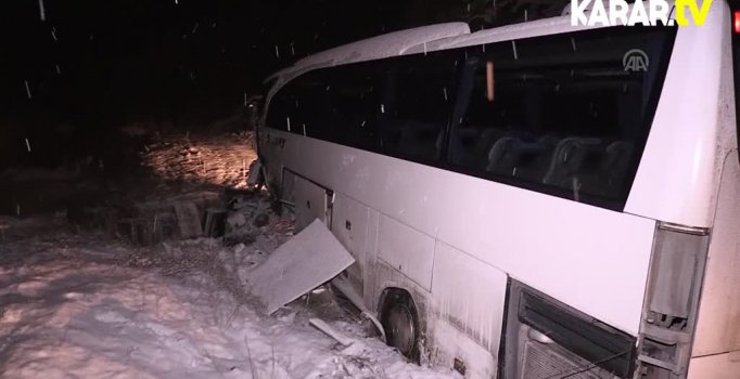 Erzincan'da yolcu otobüsü iş makinesine çarptı
