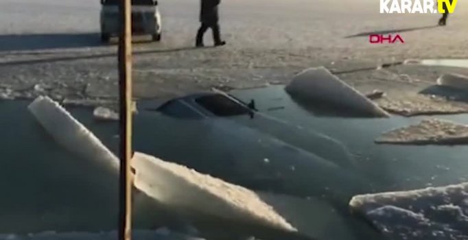 Rusya'da 30 araç gölün dibini boyladı