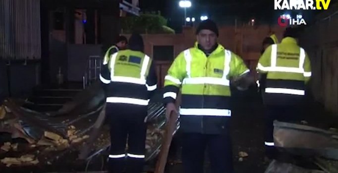 İstanbul'da fırtına çatıları uçurdu