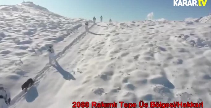 Her bir bayrağın gölgesinde bir Türk askeri vardır