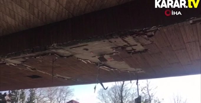 Barbaros Bulvarı'nda üst geçide vinç çarptı