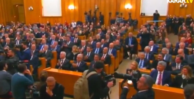 Gençlere iş buldun da mı evlenmiyorlar