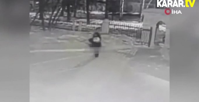 Bebeğini kar yağışının ortasında bırakıp kaçtı
