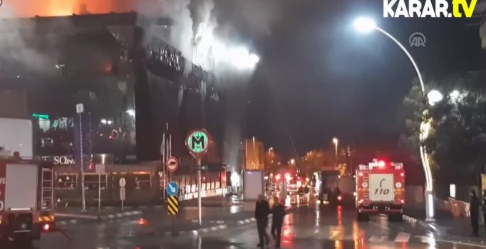 AVM’de yangın! Onlarca dükkan kül oldu