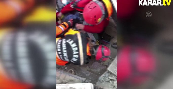 'Çocuklarım merdivenin altında kaldılar, onları kurtarın'