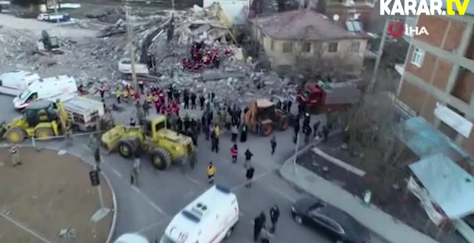 Gezin köyünde yıkılan binalar havadan görüntülendi