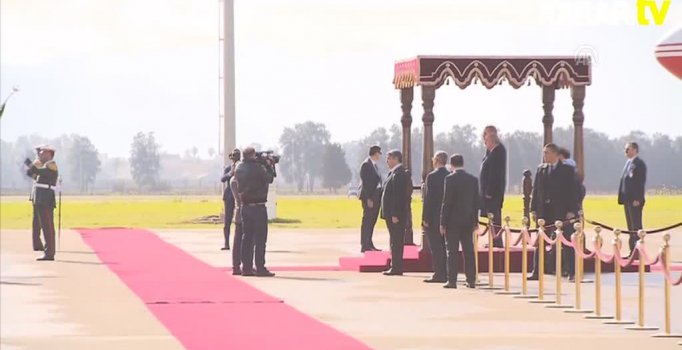 Cumhurbaşkanı Erdoğan'ın uçağı Cezayir'e indi