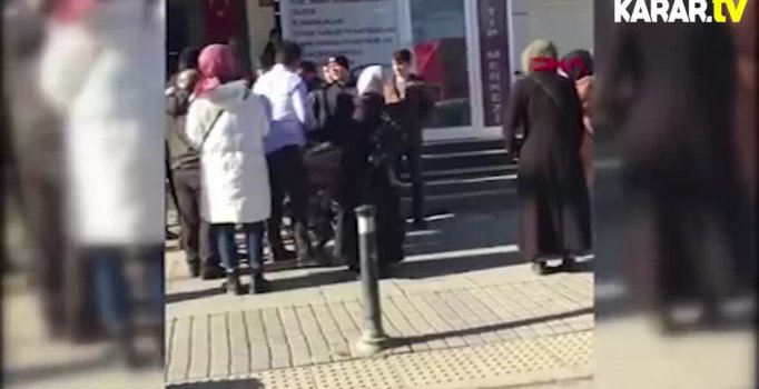 Zabıtaya tepki gösterip tüm simitleri aldı