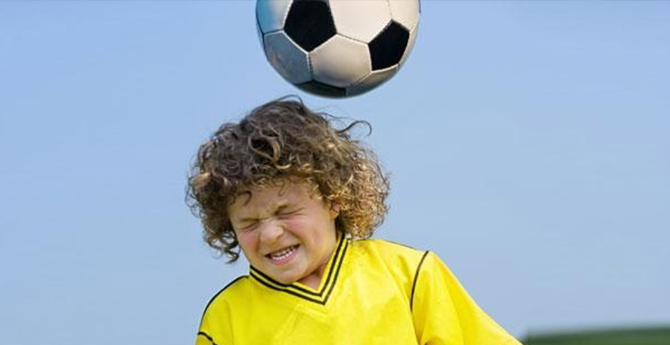 12 yaşından küçük futbolculara kafa topu yasağı