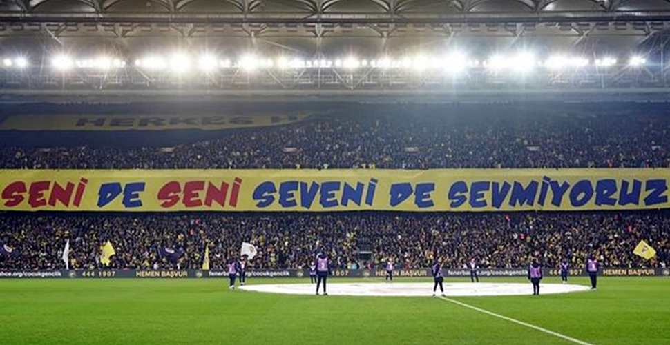 Galatasaray, Fenerbahçe tribünlerinde açılan pankart için suç duyurusunda bulundu