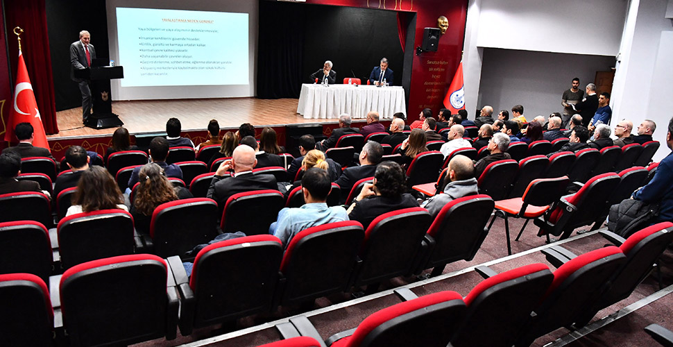 İzmir Büyükşehir Belediyesi Alsancak'taki Bornova Sokağı'nı yayalaştırmaya karar verdi