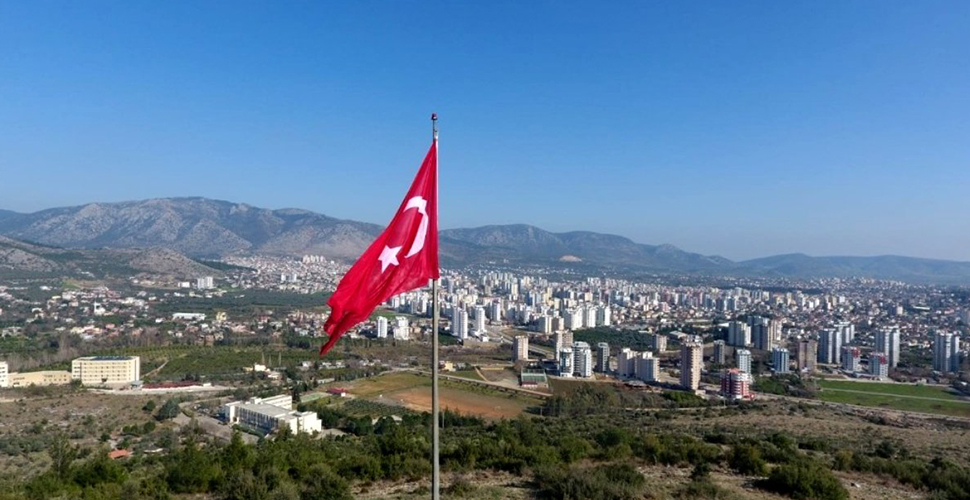 Kozan Da Sehitlerin Anisina Canakli Tepesi Ne Turk Bayragi Dikildi