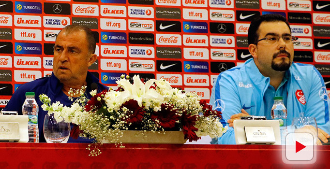 Fatih Terim tercüman Türker Tozar'a sinirlendi, apar topar salondan ayrıldı!