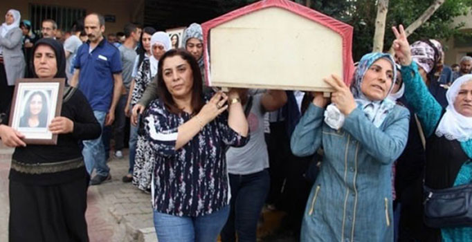 Vezneciler teröristinin tabutunu HDP'liler taşıdı