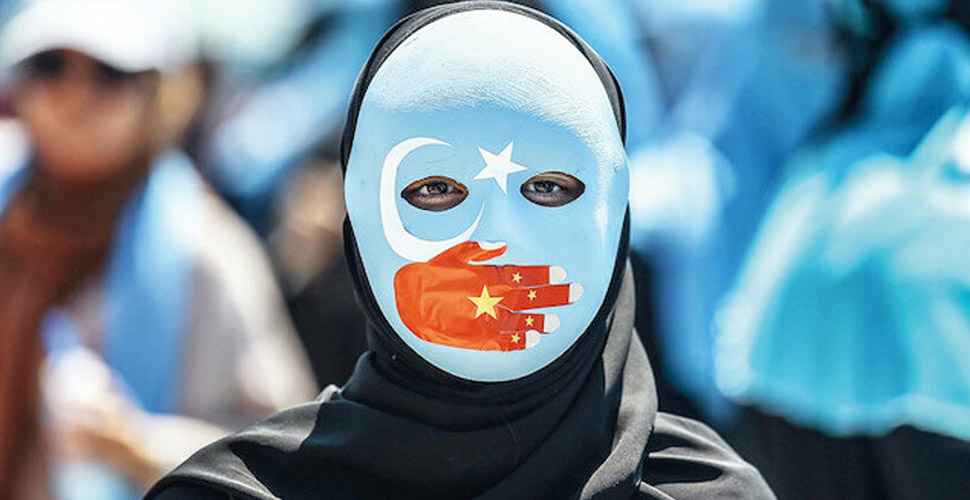 Çin ABD'de yaşayan Uygur Türkleri'ni aileleriyle tehdit ediyor