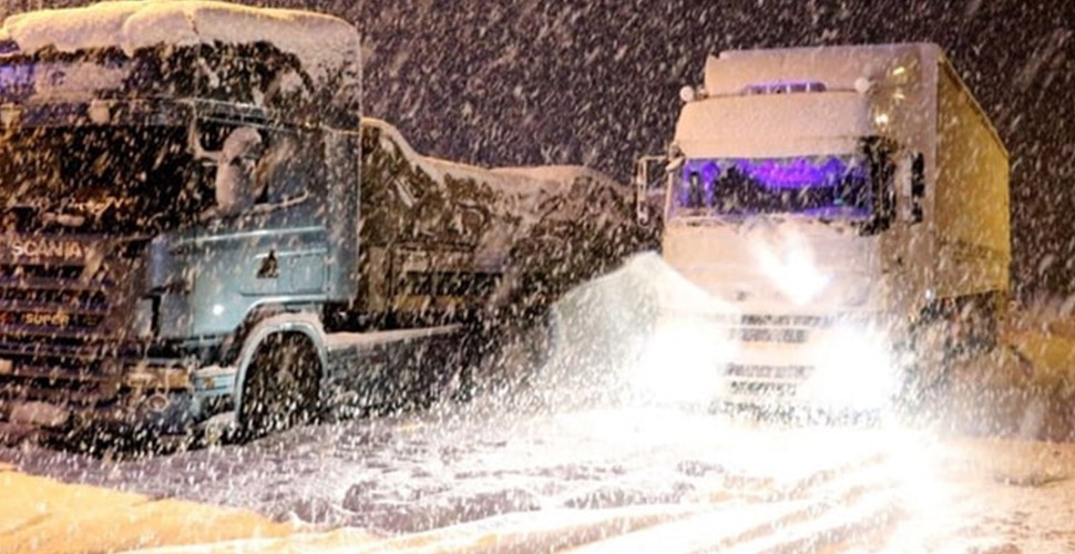 Sivas-Yozgat kara yolunda ulaşıma kar engeli