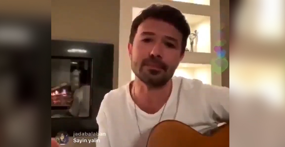 Şarkıcı Yalın, evde kalan takipçilerine Instagram'dan konser verdi