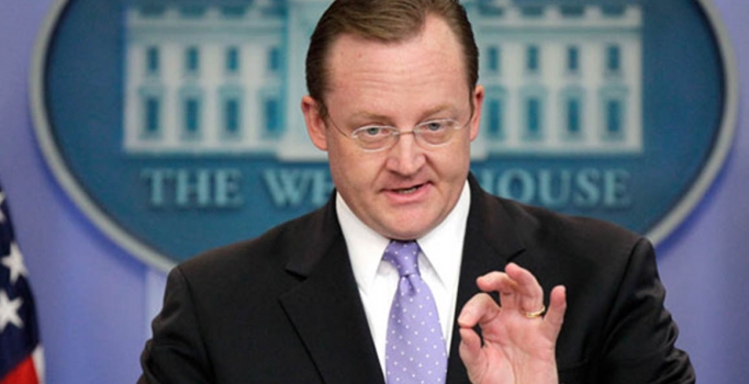 Eski Beyaz Saray Sözcüsü
 McDonald's da işe başladı